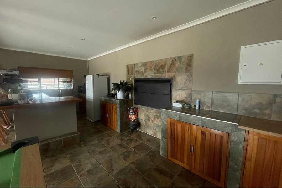 5 Bedroom Property for Sale in Sunrise On Sea Eastern Cape